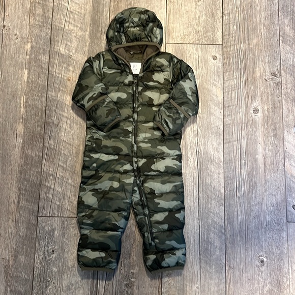 Gap Baby ColdControl Puffer One-Piece - Olive green camo - Picture 3 of 9
